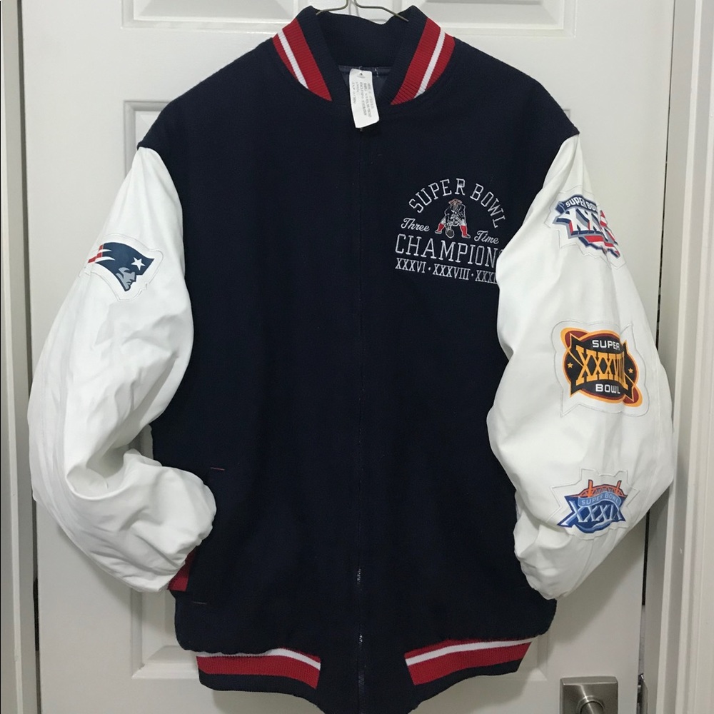 Patriots Super Bowl 3 time champion. Size XL 18-20